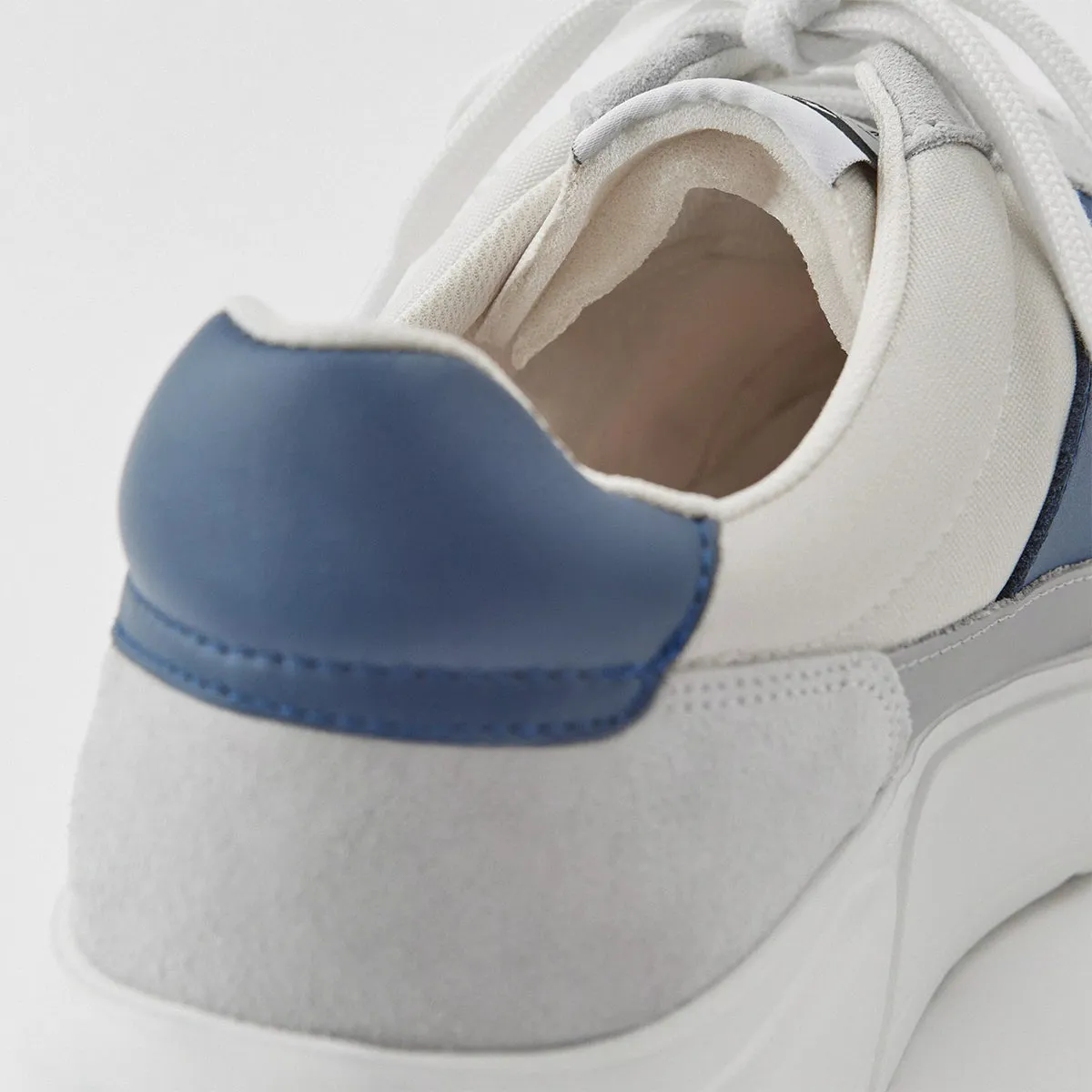 Axel Arigato - Genesis Vintage Runner Trainers in Cremino/Blue