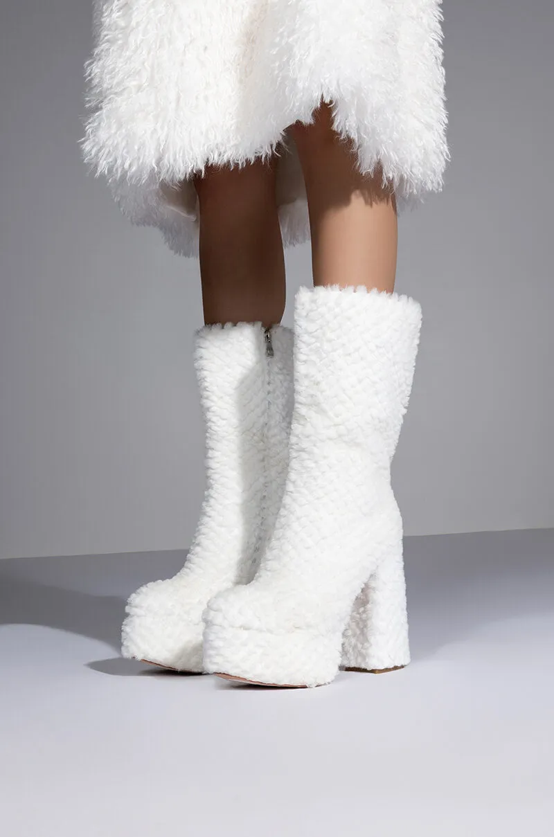 AZALEA WANG JERUSHA FUR CHUNKY BOOT IN WHITE