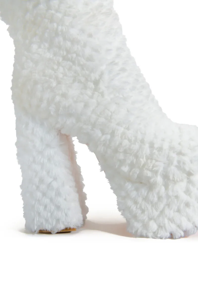 AZALEA WANG JERUSHA FUR CHUNKY BOOT IN WHITE