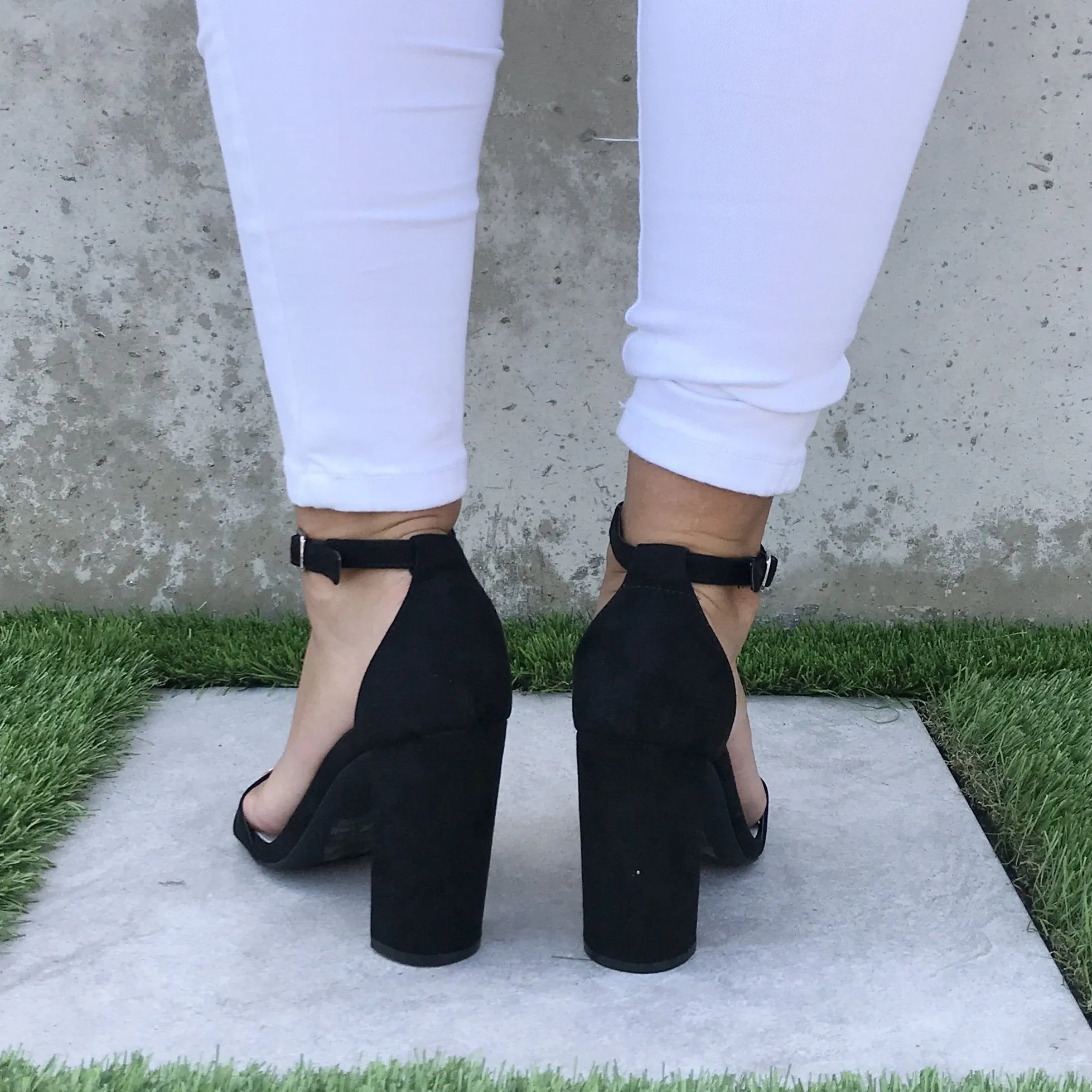 Classy Suede Heels in Black