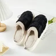 Criss Cross Faux Fur slippers