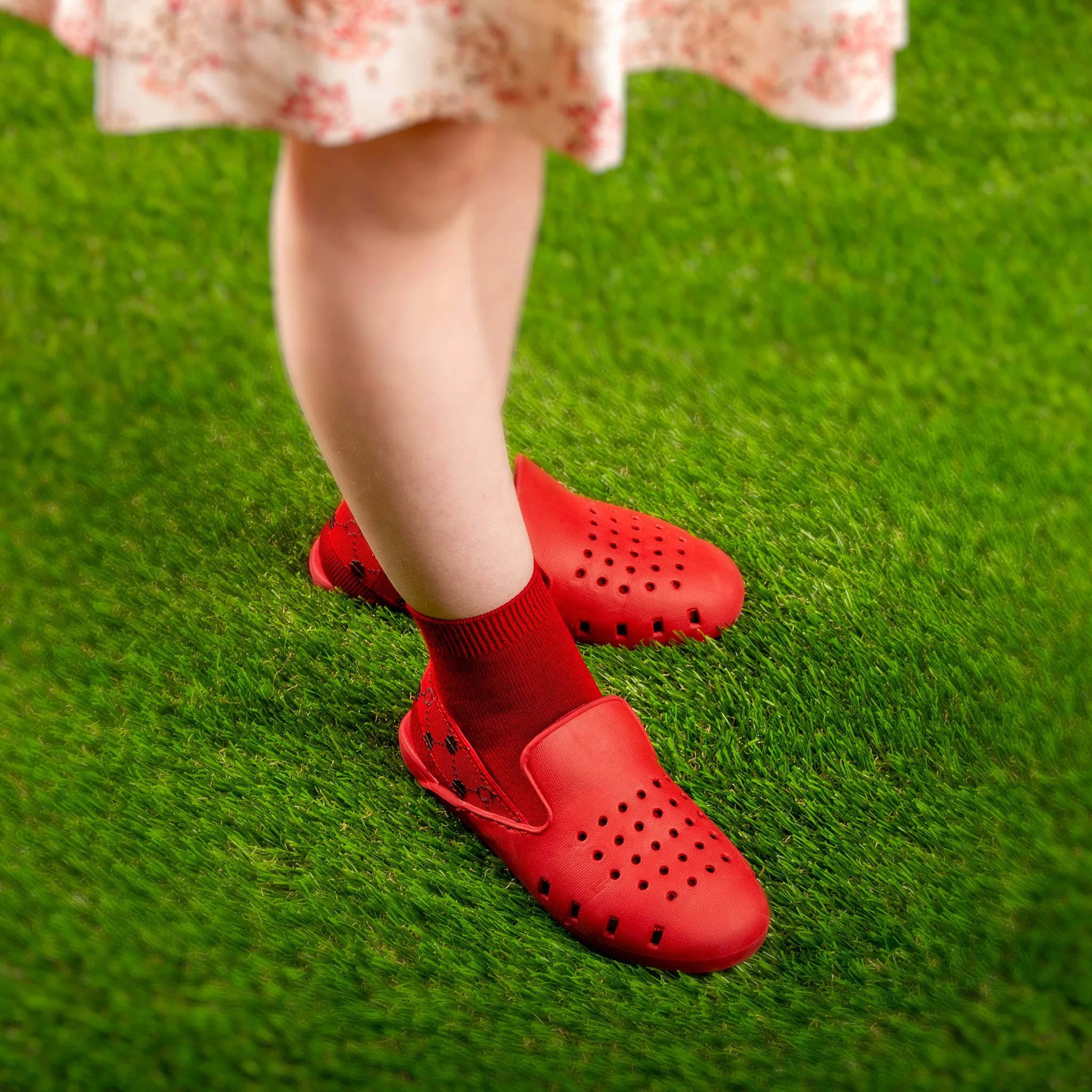 RED INSPIRED SLINGERS  <br><br>*Runs small for sizes 25 till 34 (size up 1 size) <br><span style="font-size: 8px; font-weight: normal;"> Girls red shoes functions as water shoes - kids sandals.