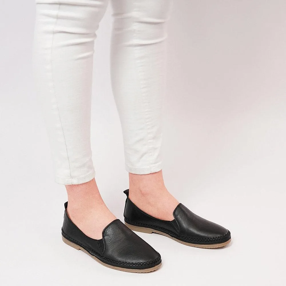 Siarra Black Leather Flats